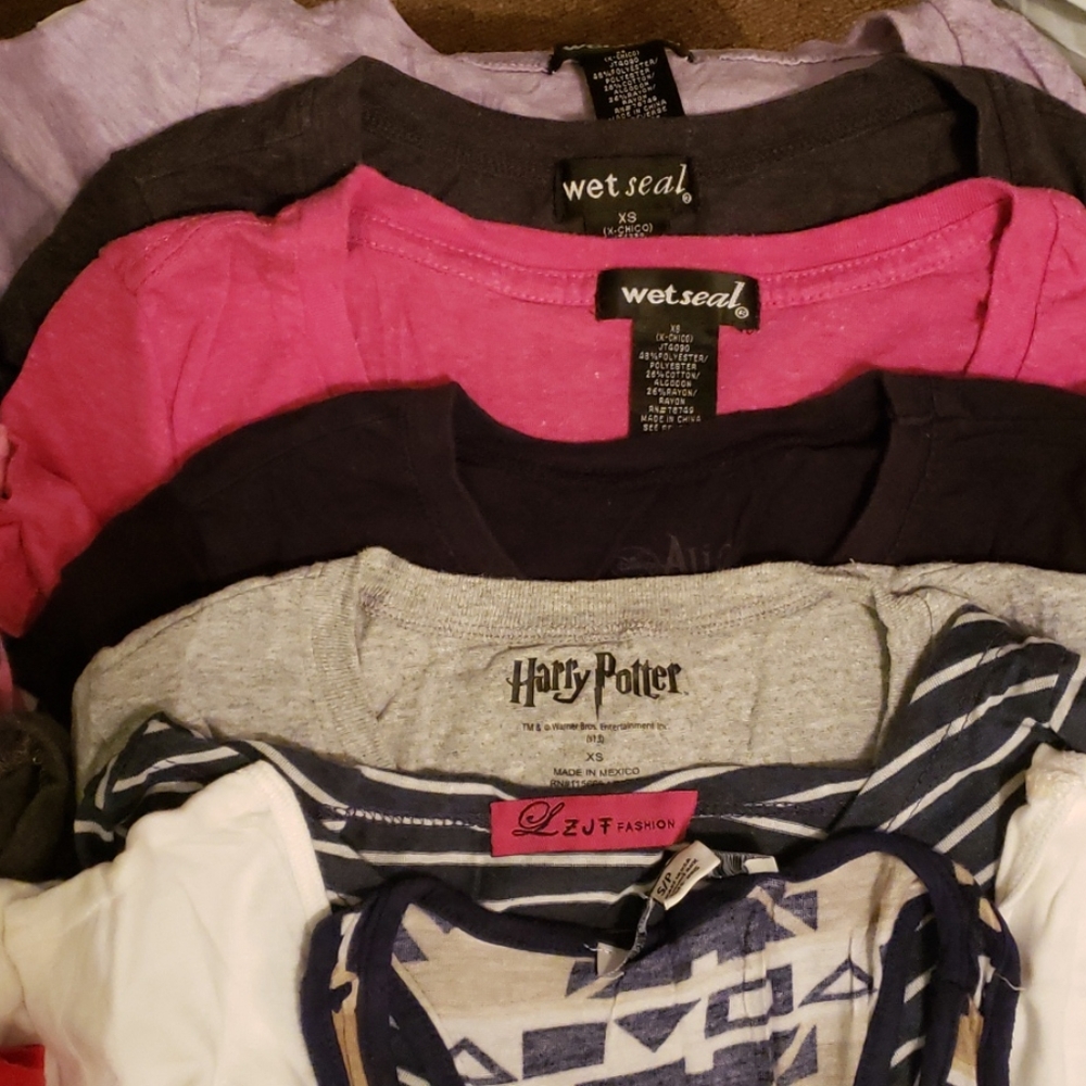 *** SOLD**XS Bundle deal!! 20 pieces of clothing!! - Picture 5 of 15